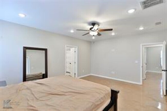 Building Photo - 1468 Bettis St