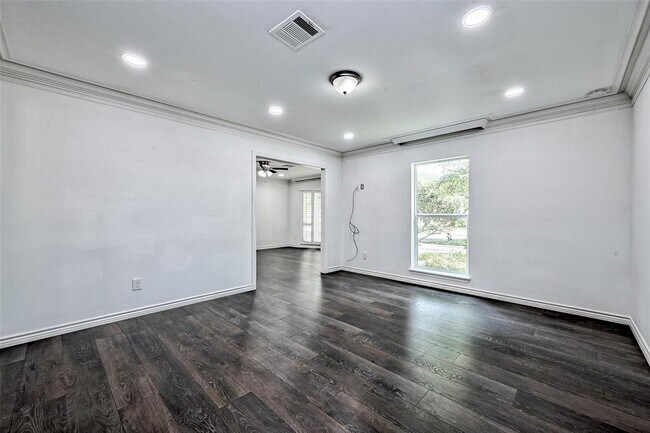 Building Photo - 5319 S Braeswood Blvd