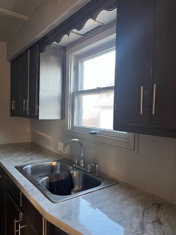 Building Photo - 510 N Queens Ave