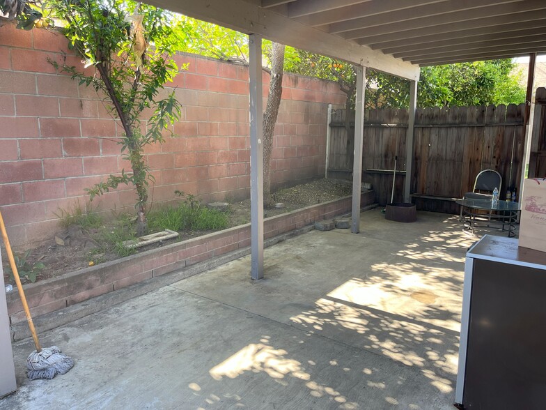 Covered Patio/garden - 1516 Olympus Ave