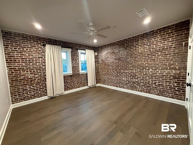 Building Photo - 102 N Alston St