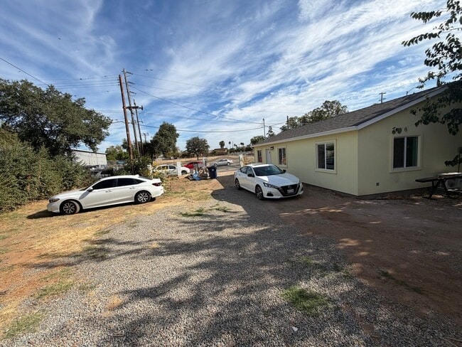 Building Photo - 1528 Los Robles Blvd