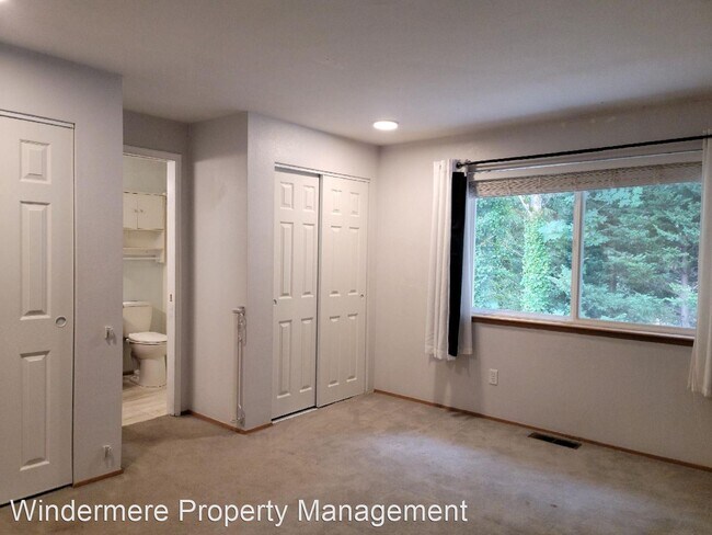 Building Photo - 3 br, 2.5 bath House - 943 NE Winston Drive