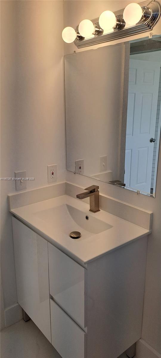 Building Photo - 5421 W 24th Ave