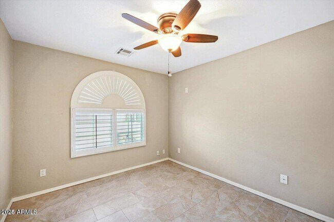 Building Photo - 11144 E Laurel Ln