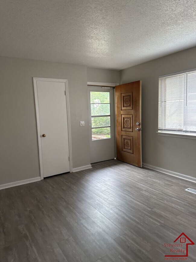 Building Photo - 7131 Holland Ln