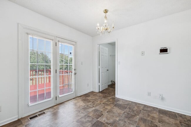 Building Photo - 1073 Bobcat Dr