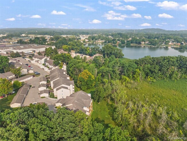 Building Photo - 4911 Oak Hill Dr