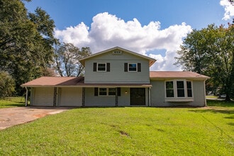 Building Photo - 119 Remington Wy