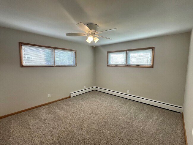 Building Photo - Newley Remodeled 1bed 1bath located near the Vilas neighborhood and hospitals