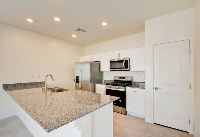 Building Photo - BRAND NEW BEAUTIFUL 4 BEDROOM!