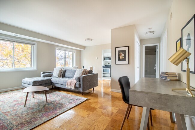 Building Photo - Del Ray Nelson