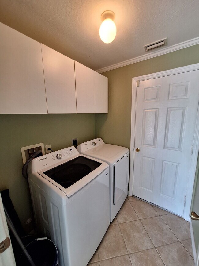 Building Photo - "Charming 3-Bed, 2-Bath Retreat on Lychee Court in Punta Gorda – Your Perfect 1,224 Sq Ft Getaway!"