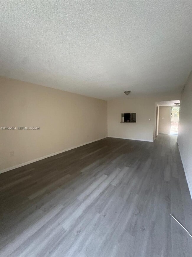 Building Photo - 4174 Inverrary Dr