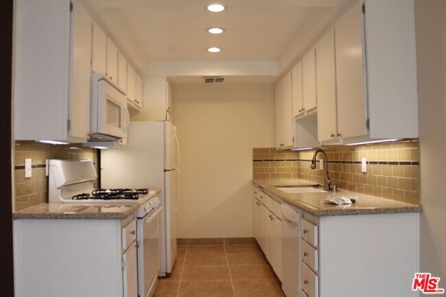 Primary Photo - 2349 S Bentley Ave