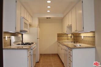 Building Photo - 2349 S Bentley Ave