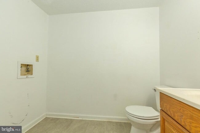 Building Photo - 160 Stadium Cir