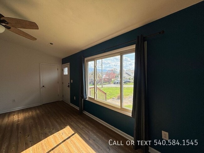 Building Photo - 3615 Ellen Dr