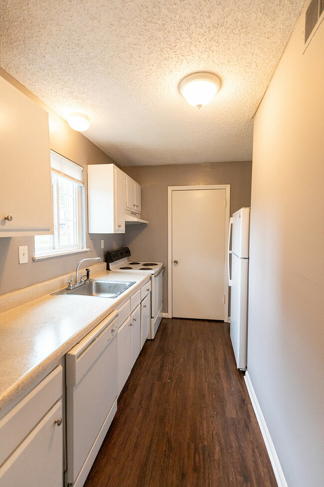 Kitchen - Hillcrest Townhomes