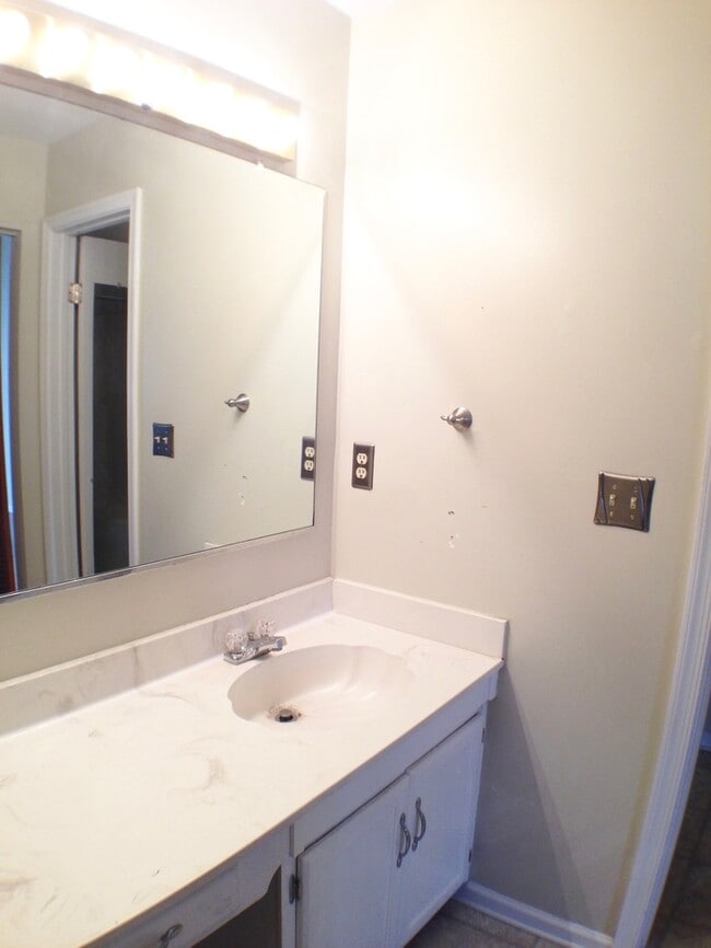 Building Photo - 5436 Chatham Lake Dr