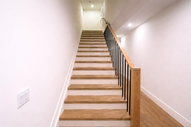 Building Photo - 92 E 27th St