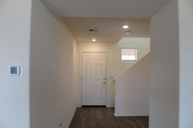 Building Photo - "Spacious 4-Bedroom with 2.5 Baths availab...