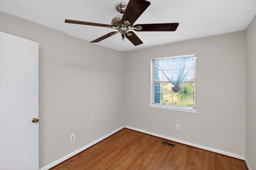 Building Photo - 16329 Taconic Cir