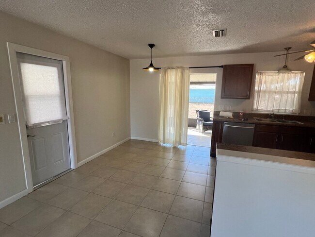 Building Photo - 3/2 carport in Port Charlotte