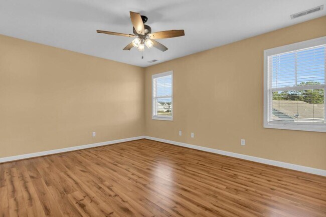 Building Photo - 69 Thornbury Dr