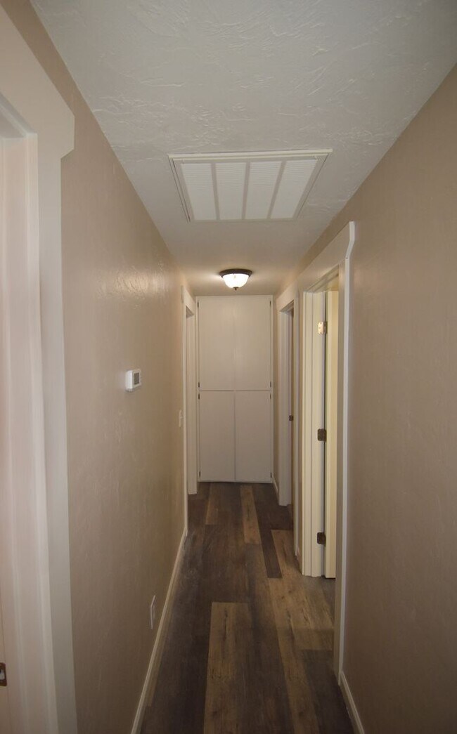 Building Photo - Modern home tucked away in the adorable little town of Brownsville.