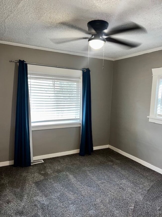 Building Photo - 2 Bed 1 Bath Unit Available in Perry Distr...