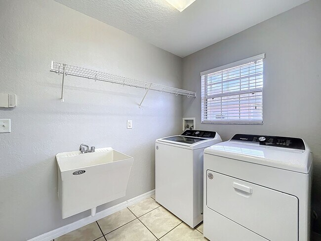 Building Photo - 2 Bedroom, 2 Bath | Lake Community | Dock & Boat Ramp Access