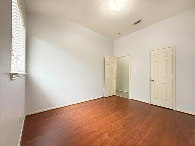 Building Photo - 2910 Lemmingham Dr