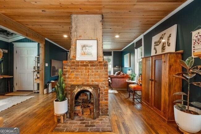 Building Photo - 154 Savannah St SE