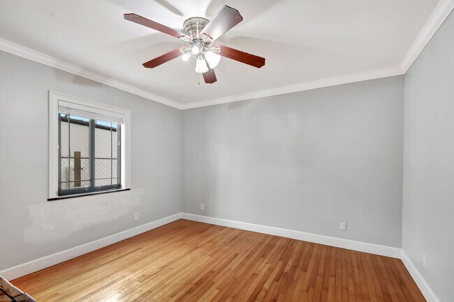 Building Photo - 504 51st St