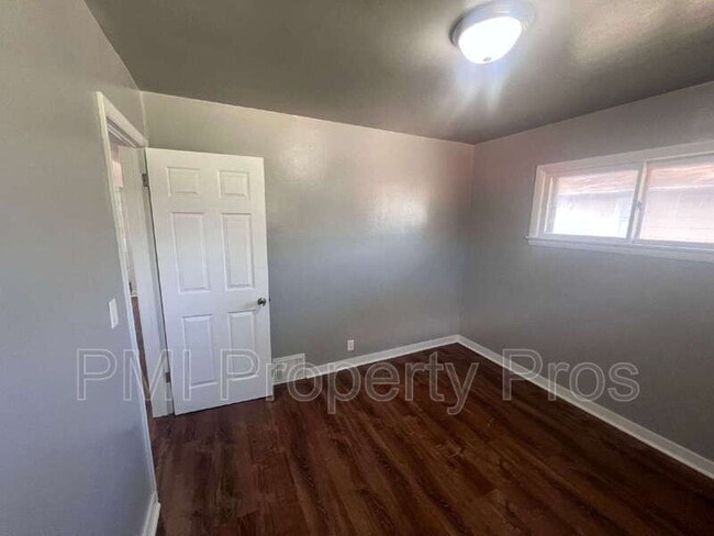 Building Photo - 5650 N 61st St