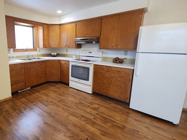 Building Photo - 631-633 E Longview Dr.