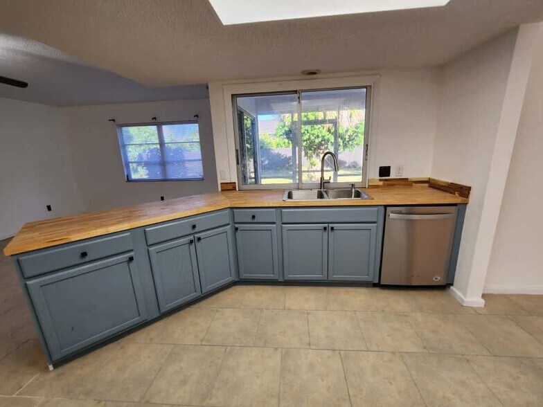 Building Photo - 2332 Achilles St