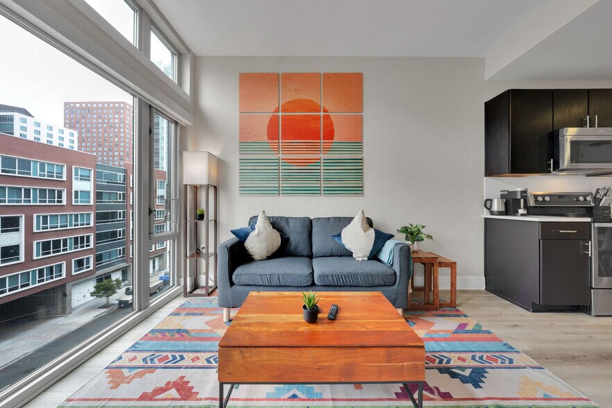 Building Photo - 185 Channel St