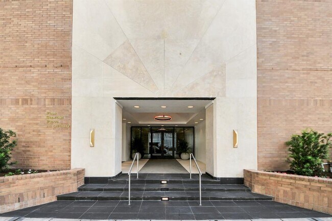 Building Photo - 1300 Lamar St