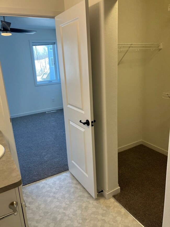 Building Photo - 4 Bed  3 Bath Twin Home