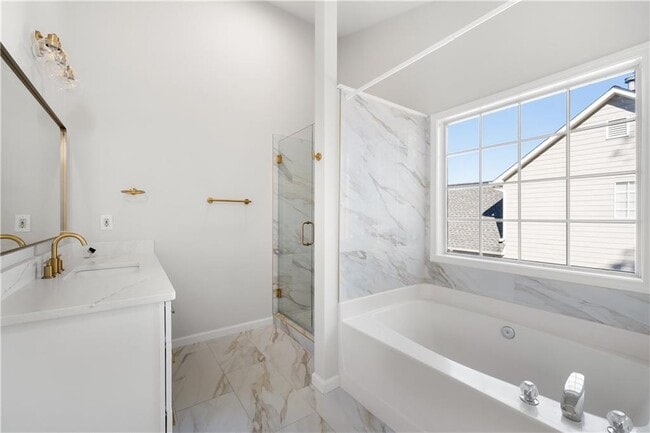 Building Photo - 2871 Belfaire Lake Dr