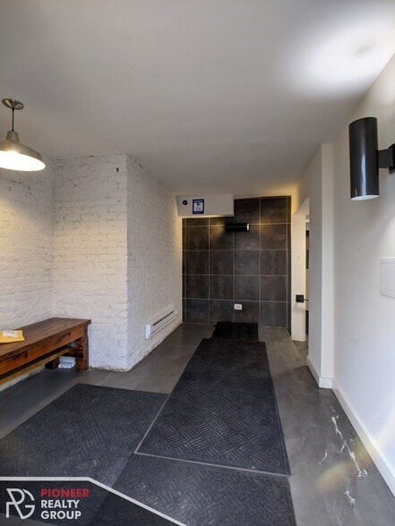 Building Photo - 2423 N Kedzie Blvd