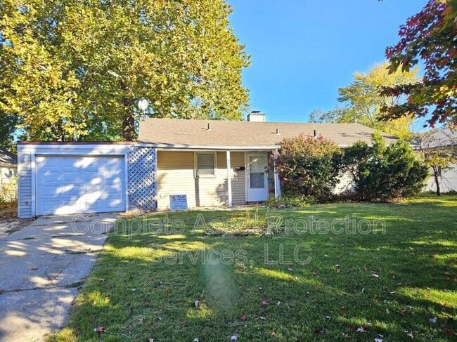 Primary Photo - 921 Spruce St