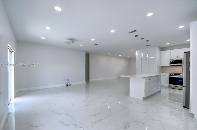 Building Photo - 15548 SW 19th Ln