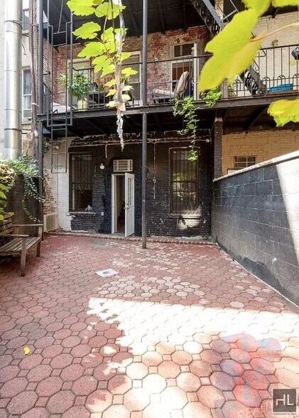 Building Photo - Hudson Street