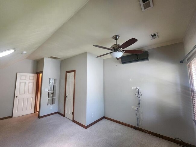 Building Photo - 720 Aguila Dr
