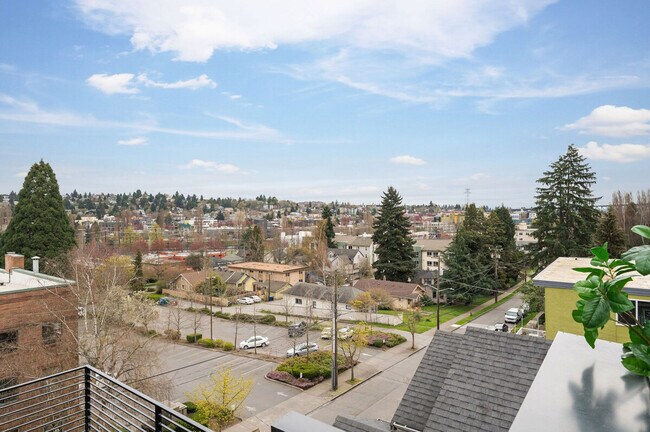 Building Photo - 34 W Cremona St