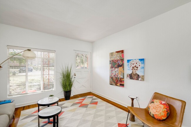 Building Photo - J07