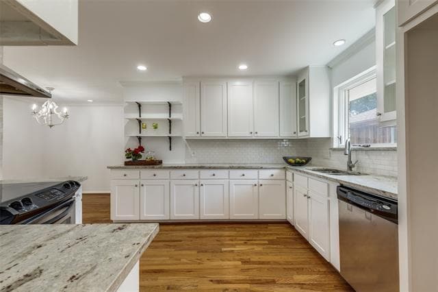 Building Photo - 6840 Carolyncrest Dr